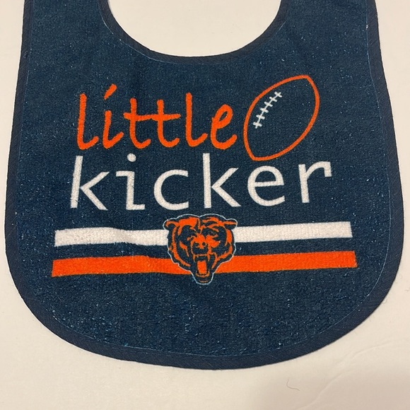 NWOT - NFL Chicago Cubs Football Little Kicker Baby Feeding Bib - Picture 2 of 5